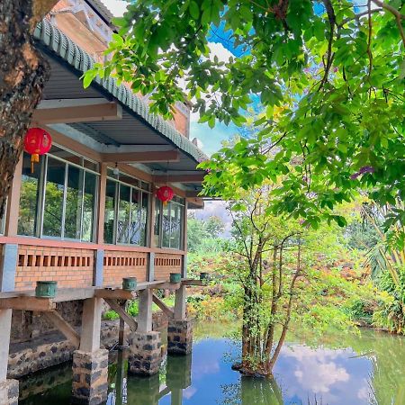 Homestay Tay Xa Trang Bom Exteriör bild