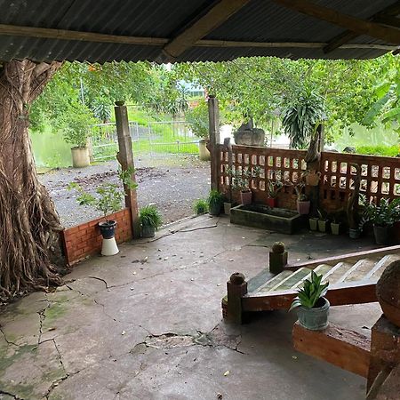 Homestay Tay Xa Trang Bom Exteriör bild