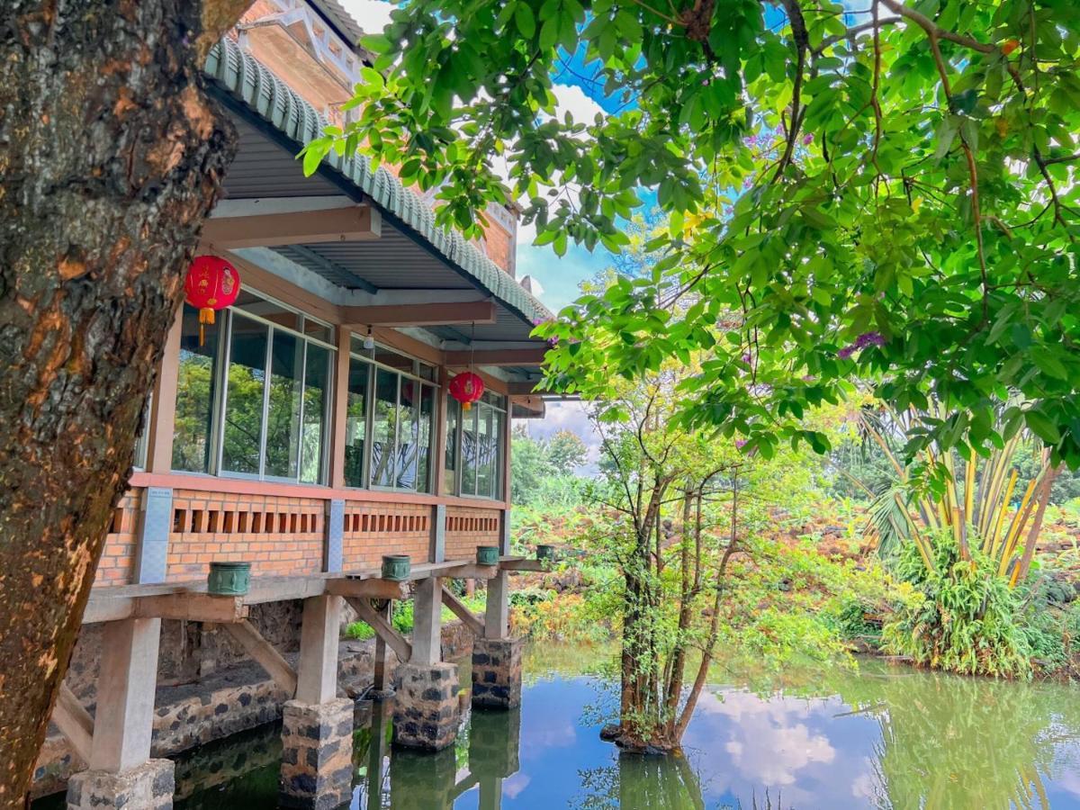 Homestay Tay Xa Trang Bom Exteriör bild