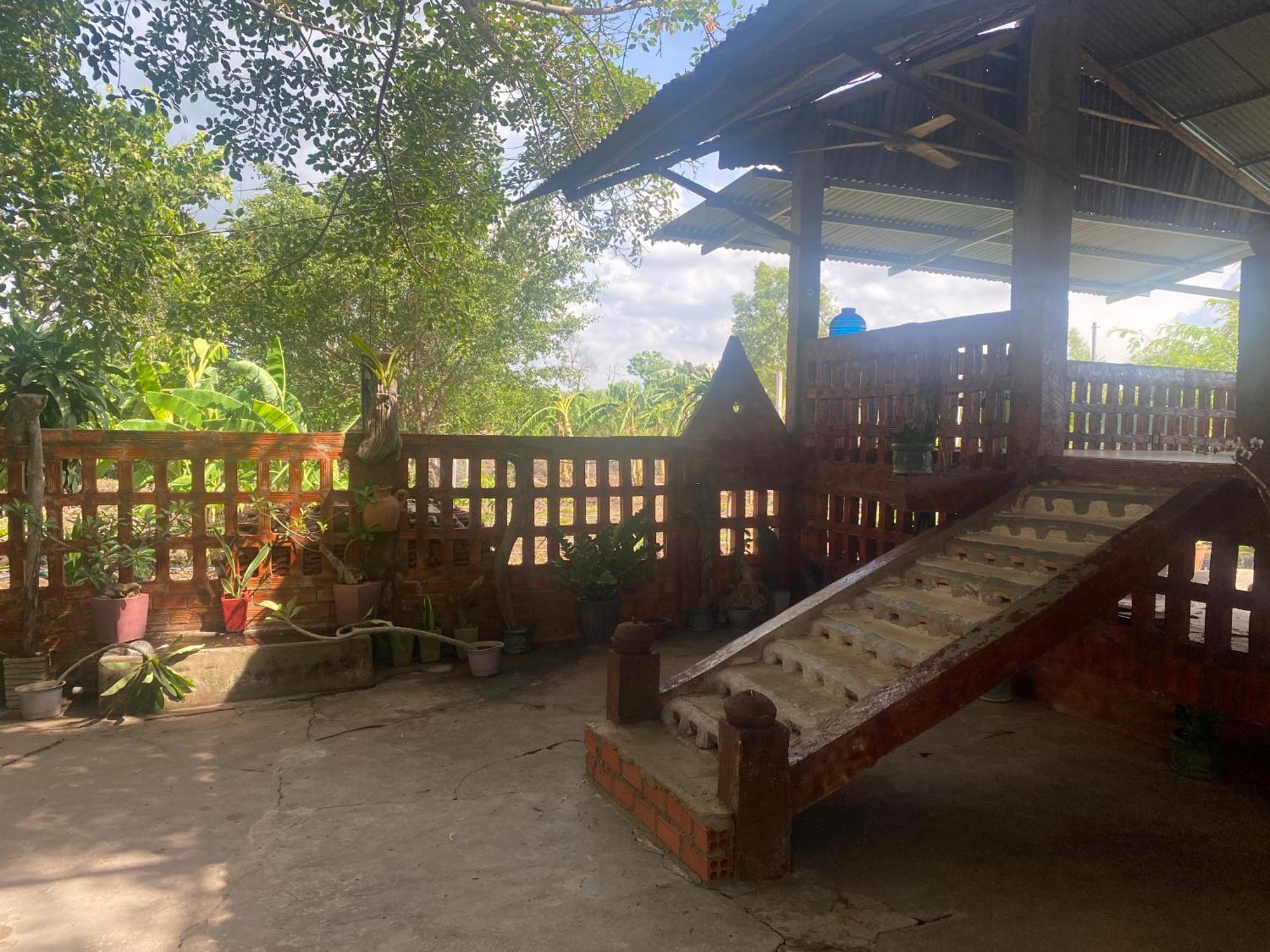Homestay Tay Xa Trang Bom Exteriör bild