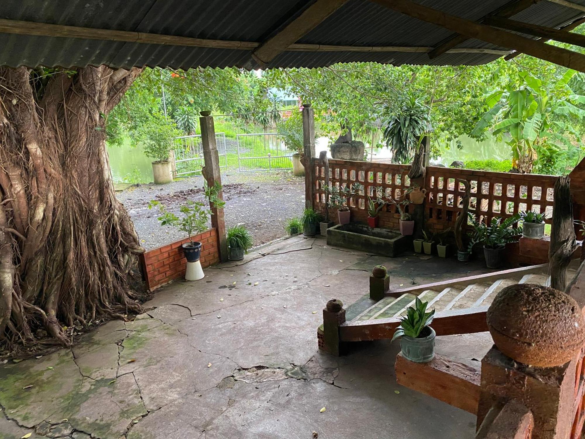 Homestay Tay Xa Trang Bom Exteriör bild
